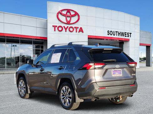 Used 2023 Toyota RAV4 XLE Premium image 4