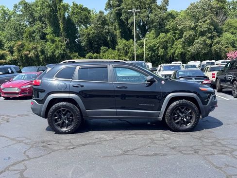 Used 2018 Jeep Cherokee Trailhawk w/ Comfort/Convenience Group AWD/4WD image 4