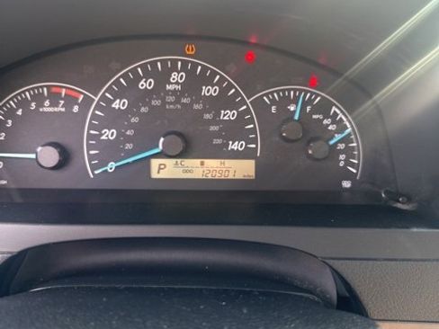 Used 2012 Toyota Camry L image 13