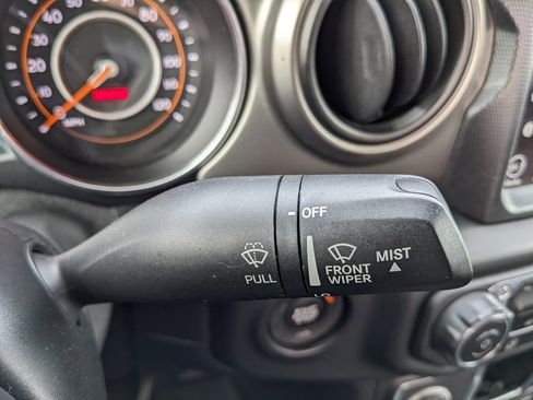 Used 2021 Jeep Gladiator Sport image 47