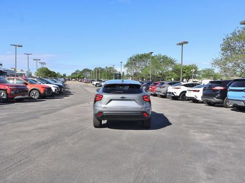 Used 2024 Chevrolet Trax RS FWD image 6
