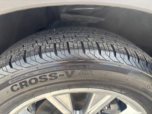 Used 2020 Ford Explorer XLT w/ Equipment Group 202A AWD/4WD image 27