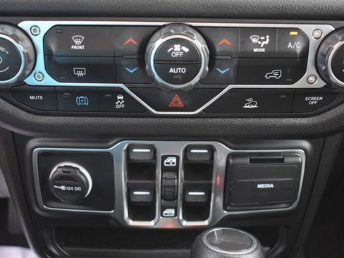 Used 2024 Jeep Wrangler Unlimited AWD/4WD image 26