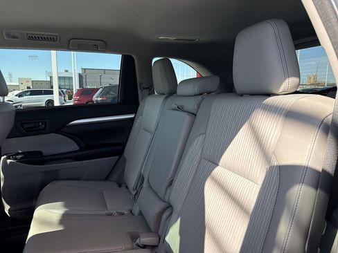 Used 2018 Toyota Highlander Plus image 25