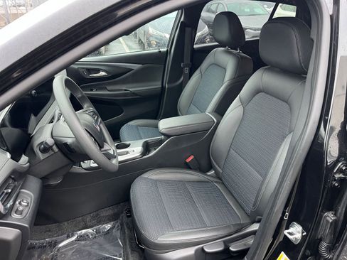 Used 2025 Buick Envista Preferred image 35