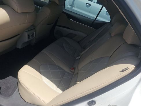 Used 2018 Toyota Camry XLE FWD image 8