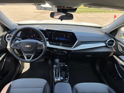 Used 2025 Chevrolet Trax LT w/ LT Convenience Package FWD image 31