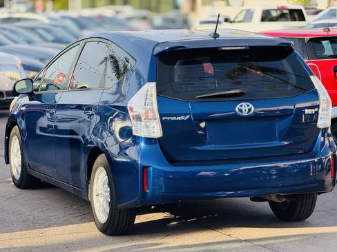 Used 2014 Toyota Prius V Two image 7