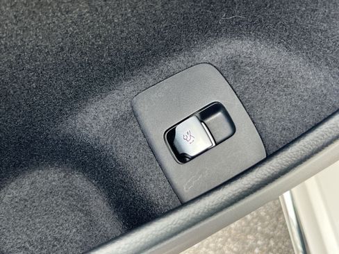 Used 2025 Mercedes-Benz E 450 4MATIC Sedan image 33