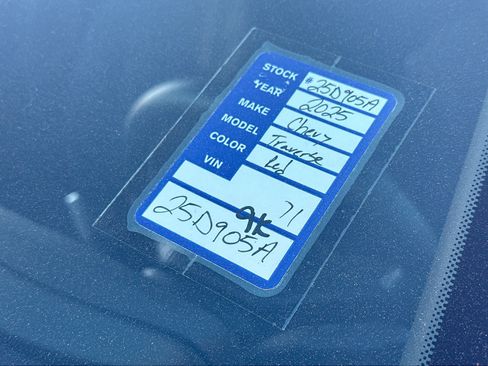 Used 2025 Chevrolet Traverse LT w/ Driver Confidence Package image 28