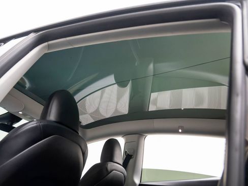 Used 2023 Tesla Model Y Long Range image 21