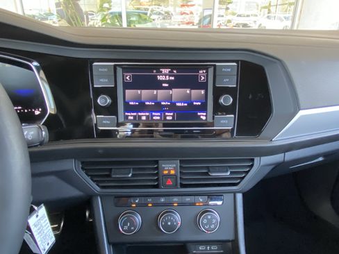 Certified 2024 Volkswagen Jetta Sport FWD image 21