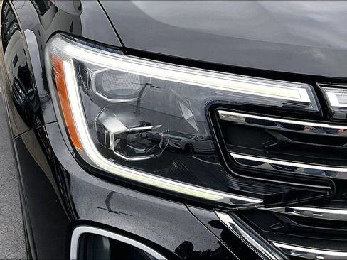 Used 2024 Volkswagen Atlas SE image 32