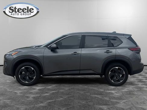 Used 2025 Nissan Rogue SV image 2