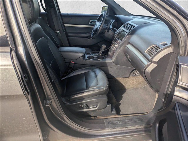 Used 2018 Ford Explorer XLT w/ Equipment Group 202A FWD image 17