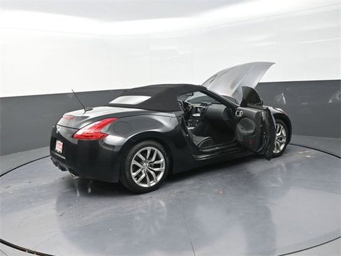 Used 2010 Nissan 370Z Touring image 37