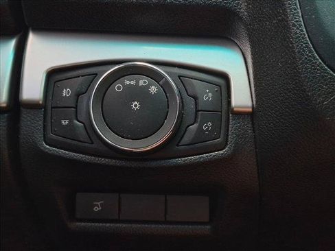 Used 2016 Ford Explorer XLT w/ Equipment Group 202A AWD/4WD image 14