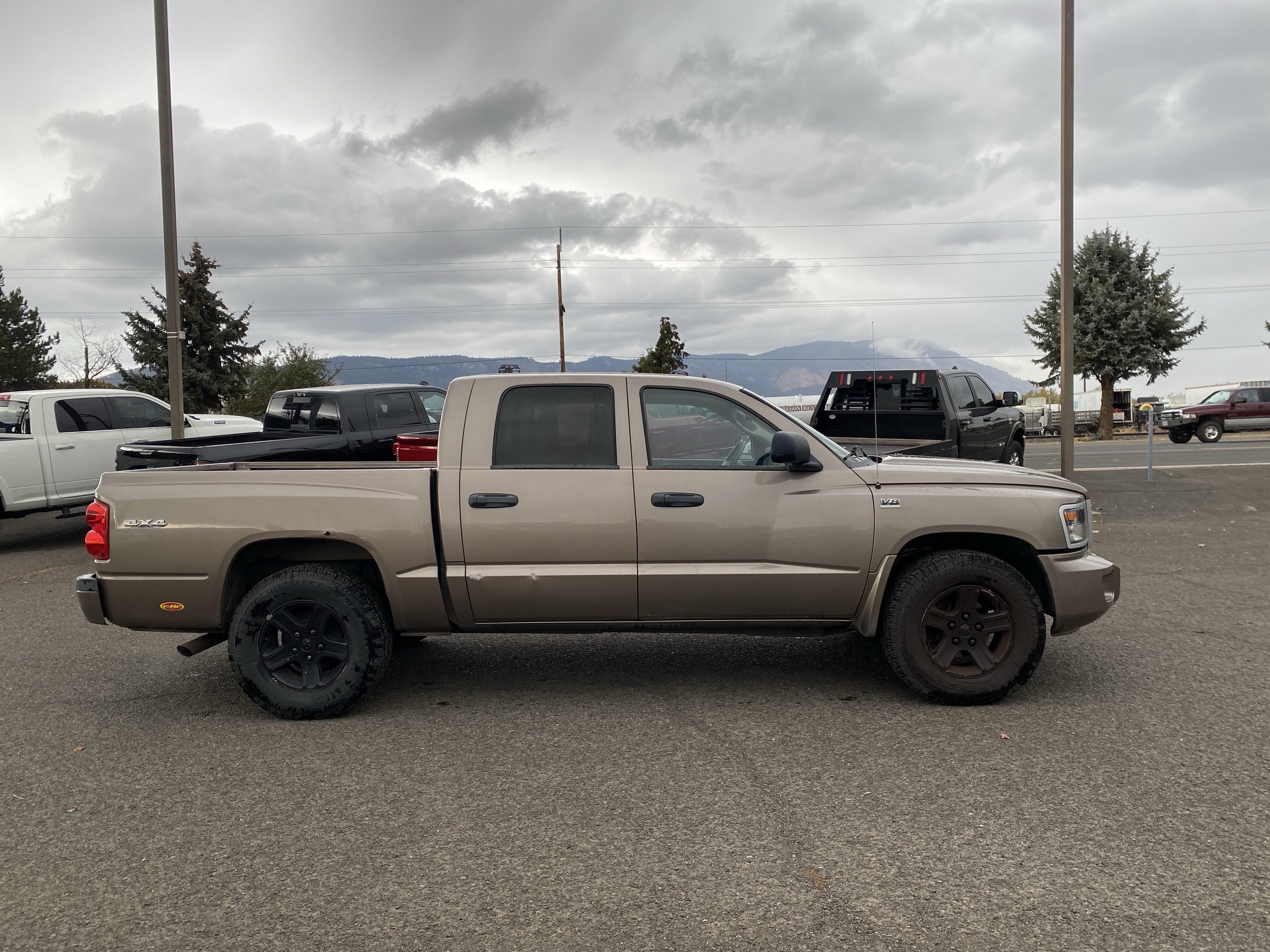 Used 2010 Dodge Dakota Big Horn w/ Extra Security Group AWD/4WD image 2