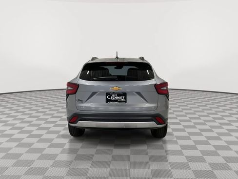 Certified 2025 Chevrolet Trax LT w/ LT Convenience Package FWD image 9