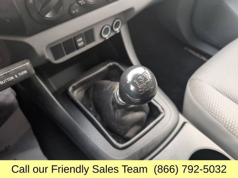 Used 2015 Toyota Tacoma 4x4 Access Cab w/ Convenience Package image 22