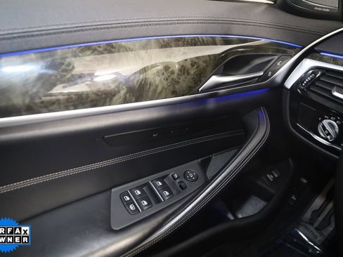 Used 2020 BMW M550i xDrive M550i xDrive w/ Premium Package image 36