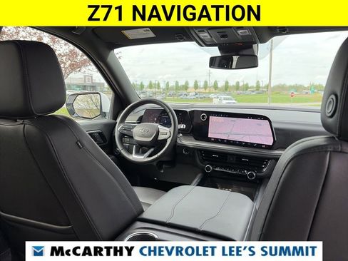 Certified 2025 Chevrolet Suburban Z71 AWD/4WD image 36