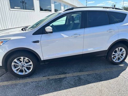 Used 2018 Ford Escape SE AWD/4WD image 3
