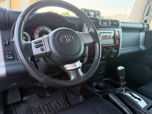 Used 2007 Toyota FJ Cruiser 2WD image 11