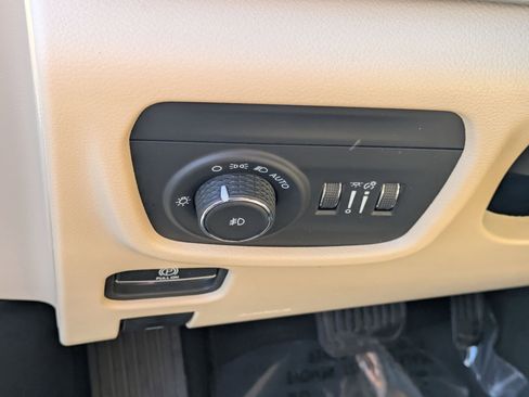 Certified 2024 Jeep Grand Cherokee L Limited w/ Luxury Tech Group II image 16