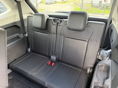 Certified 2023 Volkswagen Tiguan SE FWD image 12