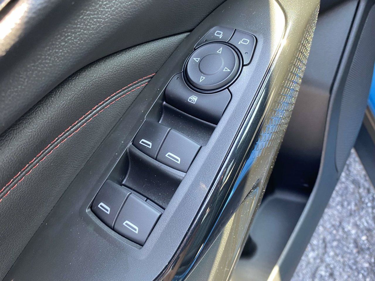 Used 2025 Chevrolet Trax RS FWD image 27