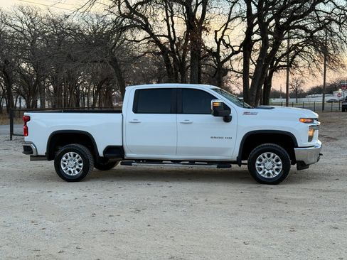 Used 2020 Chevrolet Silverado 2500 LT w/ Convenience Package image 2