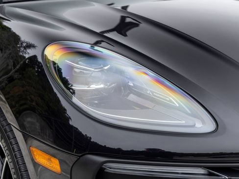 Certified 2026 Porsche Macan AWD/4WD image 15
