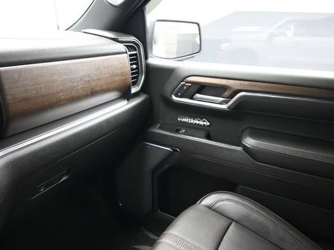 Used 2024 Chevrolet Silverado 1500 High Country w/ Z71 Off-Road Package AWD/4WD image 8