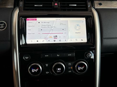 Used 2017 Land Rover Discovery HSE image 18