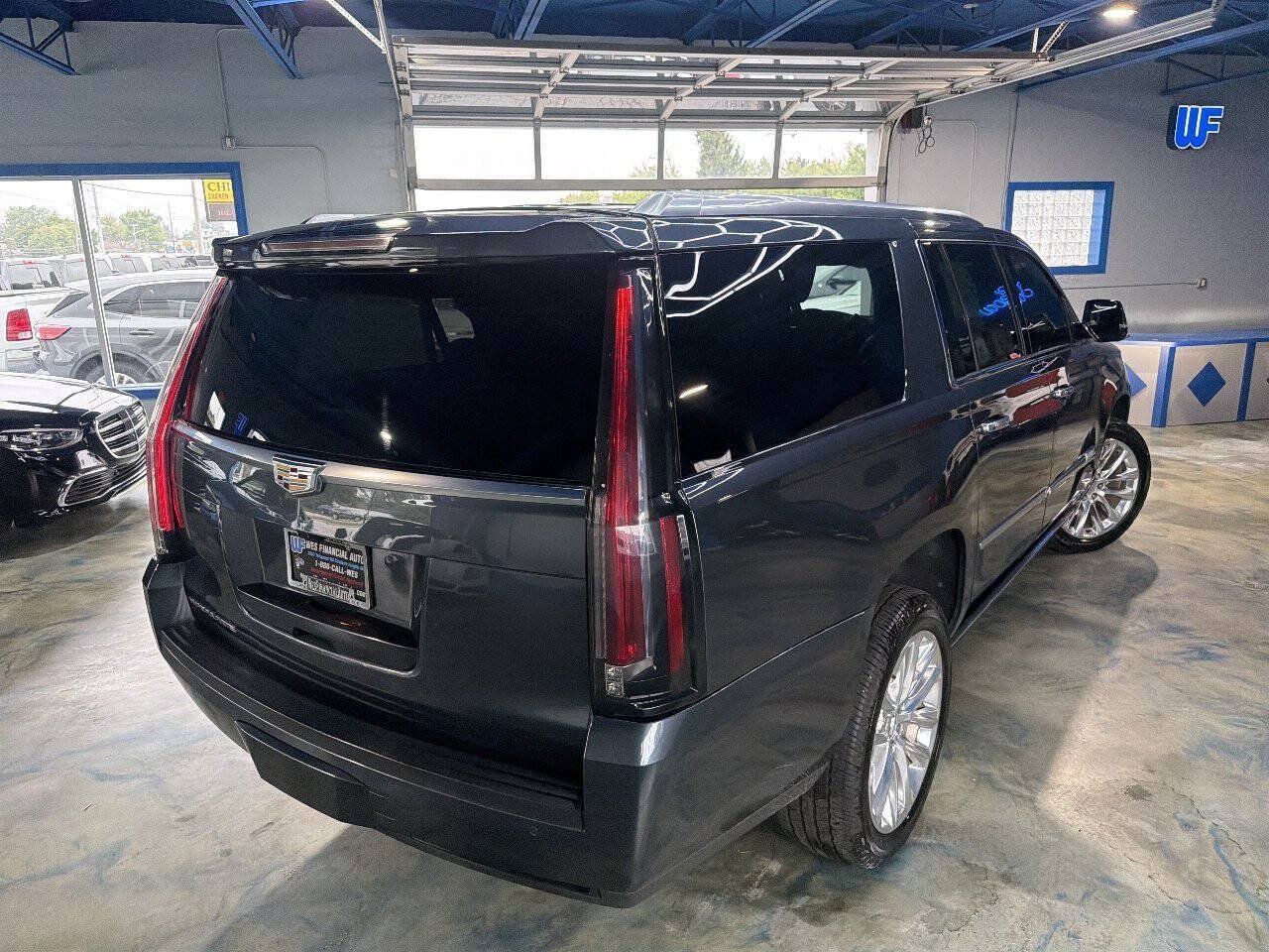 Used 2020 Cadillac Escalade ESV Premium Luxury AWD/4WD image 2