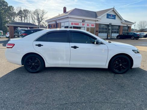 Used 2011 Toyota Camry LE image 6