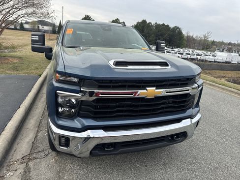 Certified 2025 Chevrolet Silverado 2500 LT w/ Convenience Package image 3