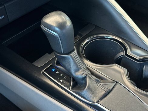 Used 2019 Toyota Camry SE w/ Carpet Mat Package FWD image 19