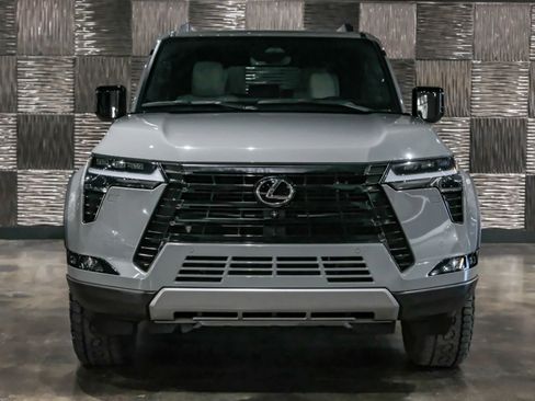 Used 2024 Lexus GX 550 AWD/4WD image 6