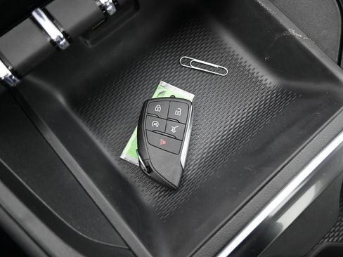 New 2026 GMC Terrain Denali w/ LPO, Black Badging Package image 17