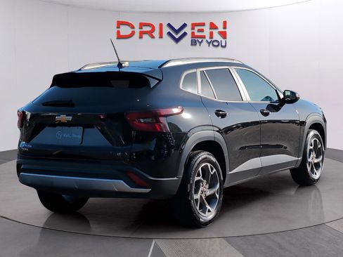 Used 2025 Chevrolet Trax LT image 5