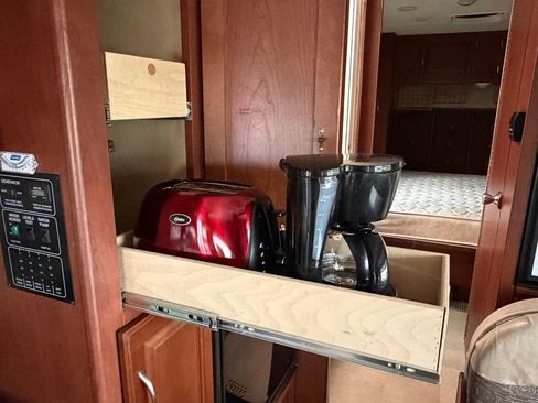 Used 2014 Ford E-450 and Econoline 450 Super Duty w/ Motorhome Prep Package RWD image 50