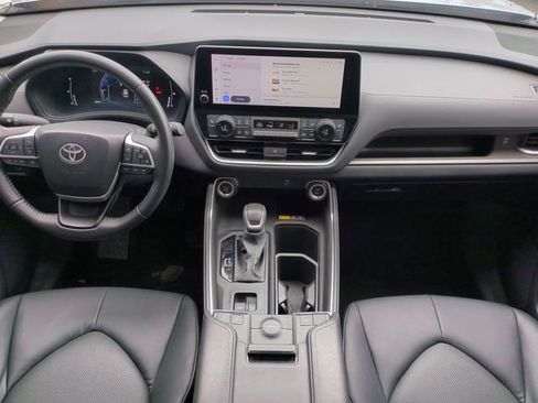 Used 2025 Toyota Grand Highlander FWD image 18