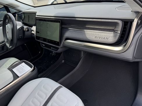 Used 2024 Rivian R1S Adventure AWD/4WD image 30