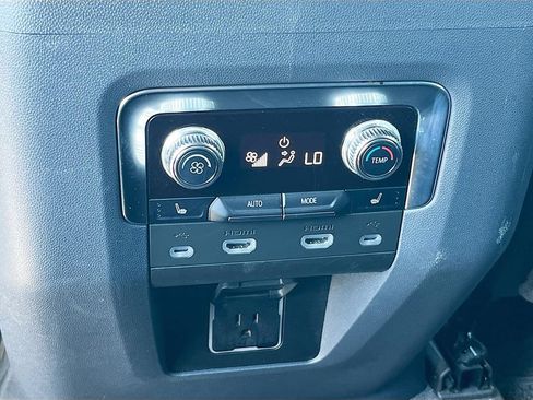 Used 2021 GMC Yukon Denali w/ Denali Ultimate Package AWD/4WD image 28