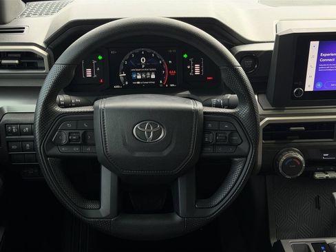 Used 2025 Toyota Tacoma SR5 AWD/4WD image 18