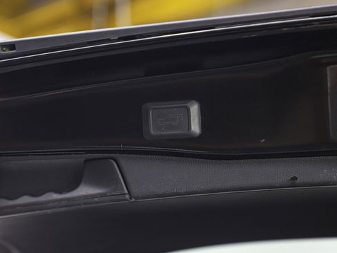 Used 2022 Toyota RAV4 XLE w/ Convenience Package image 11