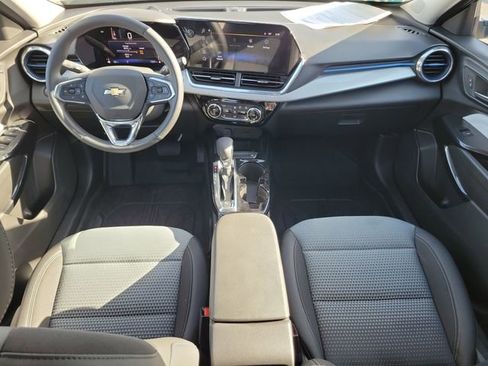 Certified 2025 Chevrolet Trax LT w/ Driver Confidence Package FWD image 17