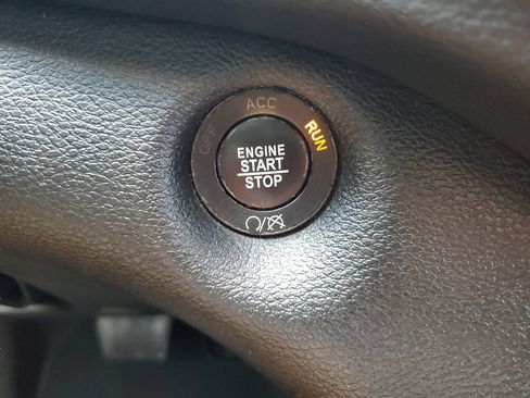 Used 2019 Jeep Cherokee Limited FWD image 23